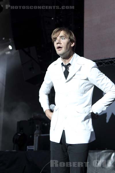 THE HIVES - 2014-08-22 - SAINT CLOUD - Domaine National - Grande Scene - Per Almqvist